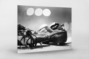 Maradonas Schuhe (Schwarzweiss) - Fußball Foto Wandbild - 11FREUNDE SHOP