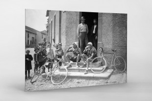 Ruhepause bei der Tour 1921 - Sport Fotografien als Wandbilder - Radsport Foto - NoSports Magazin - 11FREUNDE SHOP