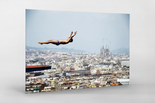 Turmspringen mit Blick auf Barcelona - Sport Fotografien als Wandbilder - Wassersport Foto - NoSports Magazin - 11FREUNDE SHOP
