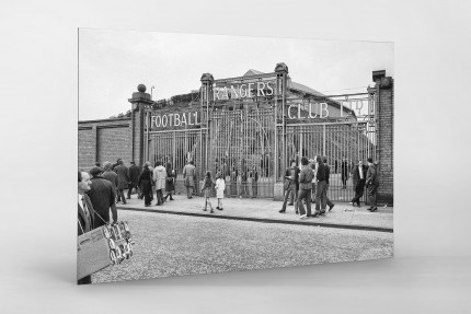 Vor dem Ibrox Park (2)