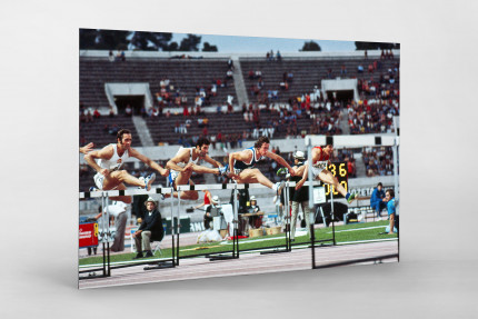 Über die Hürden 1974 - Sport Fotografie als Wandbild - Leichtathletik Foto - NoSports Magazin 