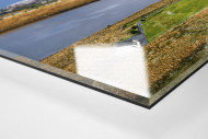 Fußballplatz im Glenveagh Nationalpark als Direktdruck auf Alu-Dibond hinter Acrylglas (Detail)