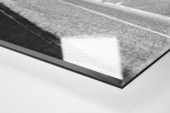 Assistent im Schnee als Direktdruck auf Alu-Dibond hinter Acrylglas (Detail)