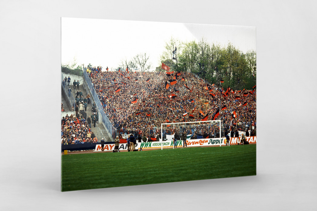 Club Fans 1982 (1) als Direktdruck auf Alu-Dibond hinter Acrylglas