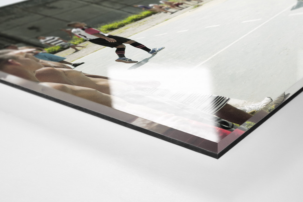 Kicken im Knast als Direktdruck auf Alu-Dibond hinter Acrylglas (Detail)