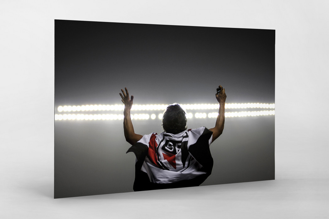 FC São Paulo Fan Celebrating als auf Alu-Dibond kaschierter Fotoabzug