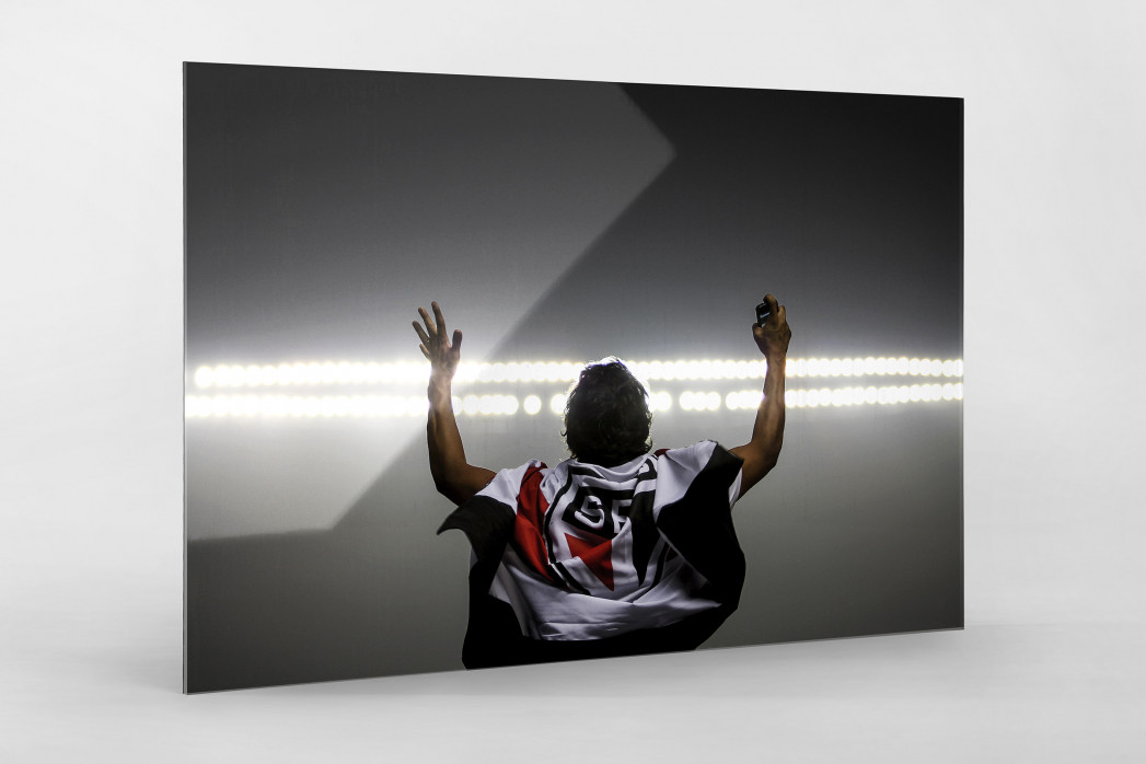 FC São Paulo Fan Celebrating als Direktdruck auf Alu-Dibond hinter Acrylglas