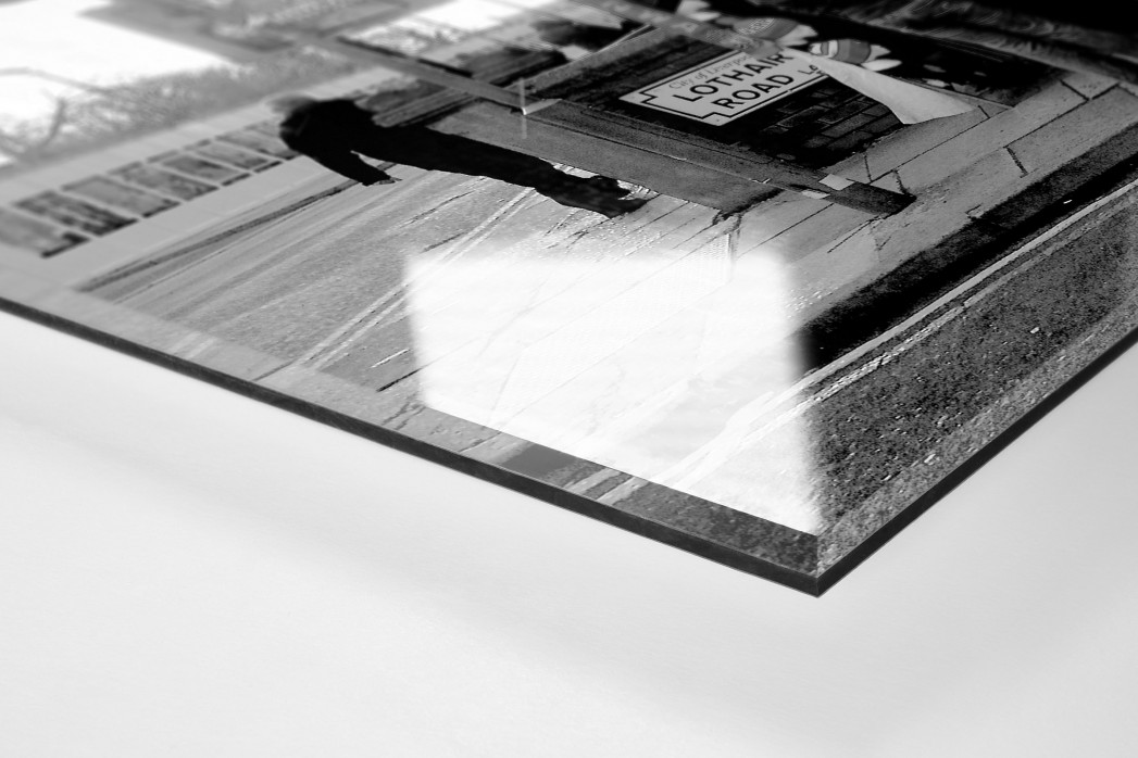 Merchandise-Stand in Liverpool als Direktdruck auf Alu-Dibond hinter Acrylglas (Detail)