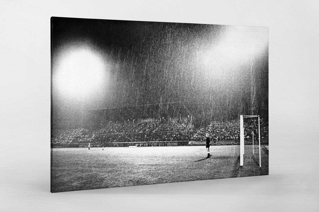 Flutlicht und Regen als Leinwand auf Keilrahmen gezogen