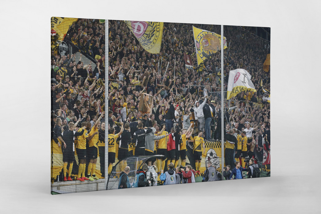 Dresden jubelt im Pokal als Leinwand auf Keilrahmen gezogen