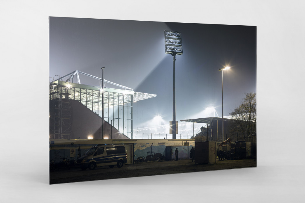 Millerntor bei Flutlicht (Farbe-1) als Direktdruck auf Alu-Dibond hinter Acrylglas