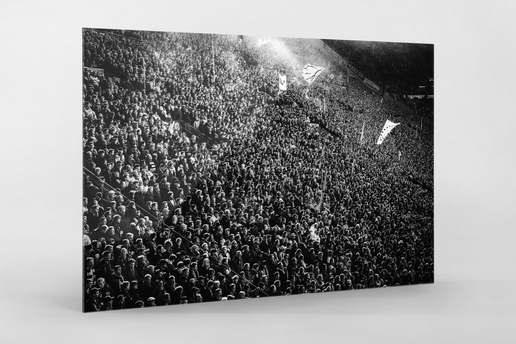 Gelbe Wand - Schwarzweiss (Querformat) als Direktdruck auf Alu-Dibond hinter Acrylglas