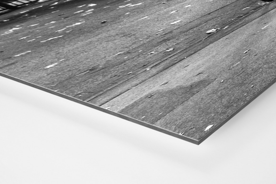 Junge an der Hafenstraße als auf Alu-Dibond kaschierter Fotoabzug (Detail)