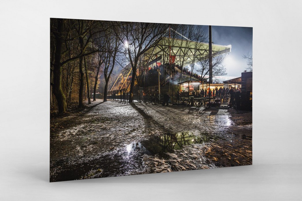 Draußen vor der Alten Försterei als auf Alu-Dibond kaschierter Fotoabzug