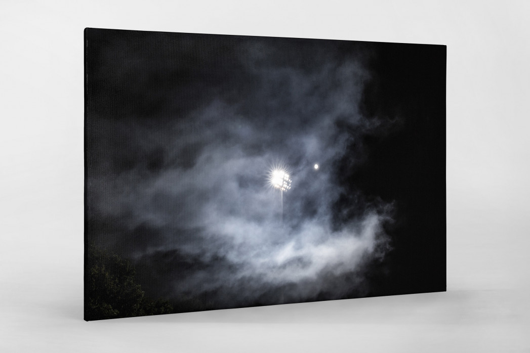 Mond, Flutlicht und Rauch als Leinwand auf Keilrahmen gezogen