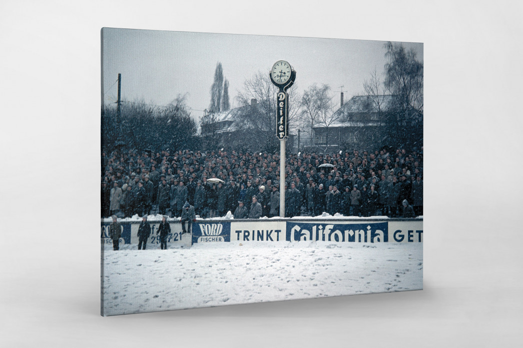 Schnee im Stadion am Uhlenkrug als Leinwand auf Keilrahmen gezogen