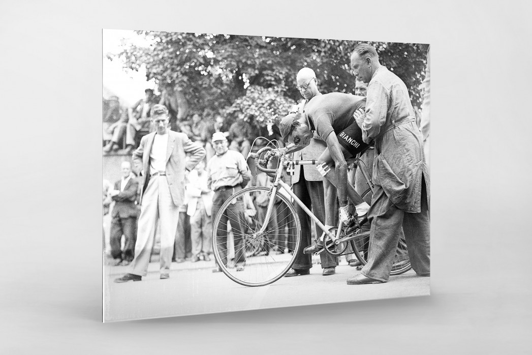 Festschnallen bei der Tour 1949 als Direktdruck auf Alu-Dibond hinter Acrylglas