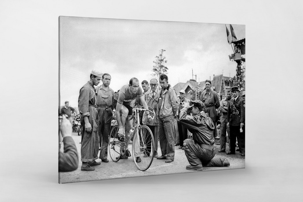 Vor der 7. Etappe bei der Tour 1951 als Leinwand auf Keilrahmen gezogen