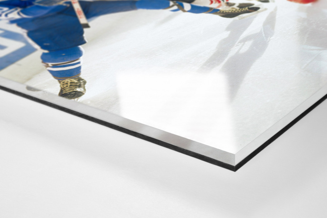 Kampf auf dem Eis als Direktdruck auf Alu-Dibond hinter Acrylglas (Detail)