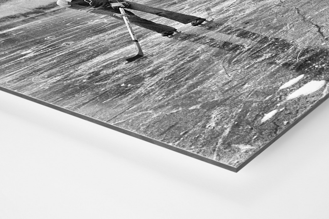 Eishockey draußen auf dem See als auf Alu-Dibond kaschierter Fotoabzug (Detail)