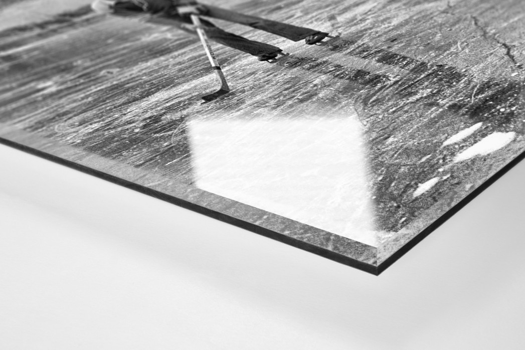 Eishockey draußen auf dem See als Direktdruck auf Alu-Dibond hinter Acrylglas (Detail)