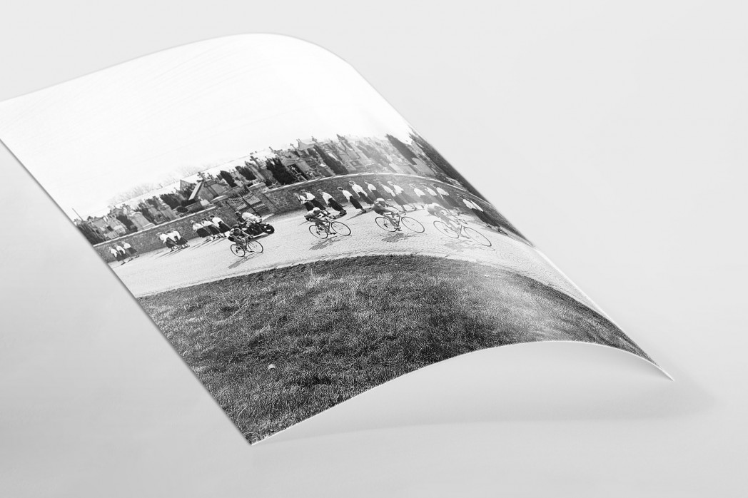 Vorbei am Friedhof bei Lüttich-Bastogne-Lüttich als FineArt-Print