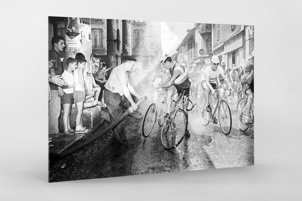 Erfrischung bei der Tour 1961 als Direktdruck auf Alu-Dibond hinter Acrylglas