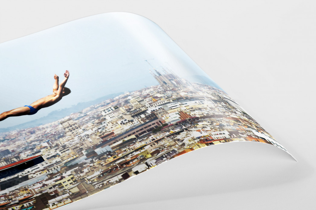 Turmspringen mit Blick auf Barcelona als FineArt-Print