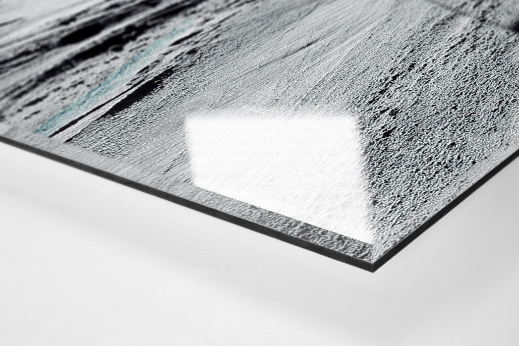 Slalomschatten als Direktdruck auf Alu-Dibond hinter Acrylglas (Detail)