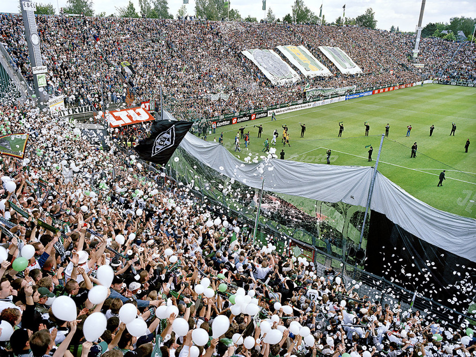 Nordtribüne Bökelberg (1) - 11FREUNDE BILDERWELT