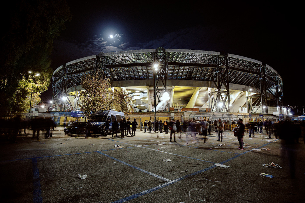 Stadio San Paolo bei Flutlicht (Farbe)