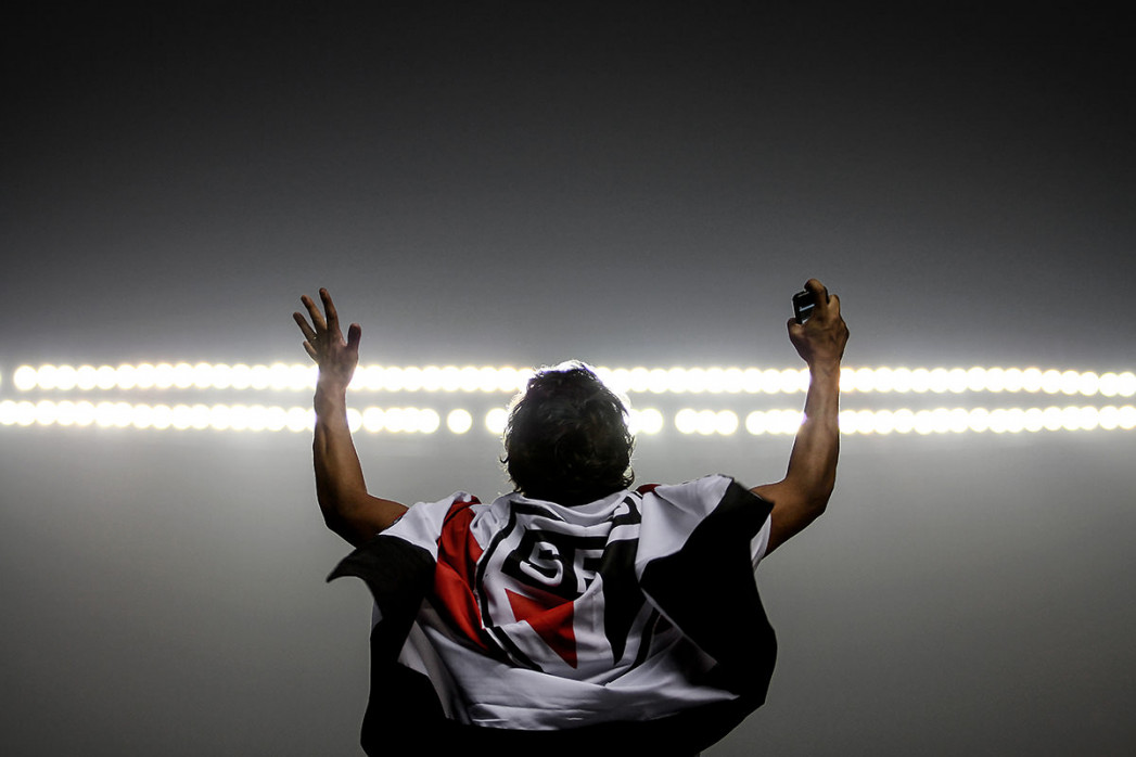 FC São Paulo Fan Celebrating - Gabriel Uchida - 11FREUNDE BILDERWELT