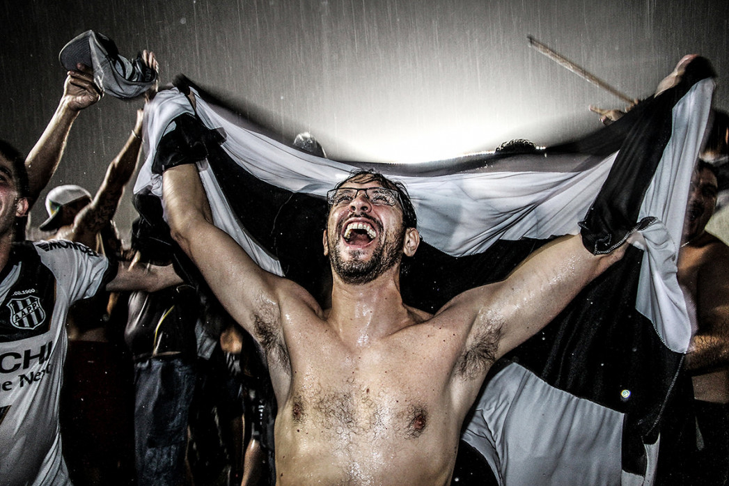 Ponte Preta Fan Celebrating A Goal - Gabriel Uchida - 11FREUNDE BILDERWELT