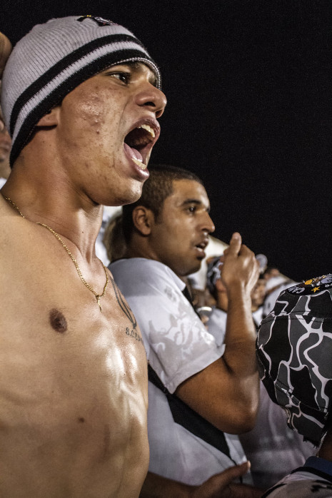  Corinthians Fans Singing And Celebrating (2) - Gabriel Uchida - 11FREUNDE BILDERWELT