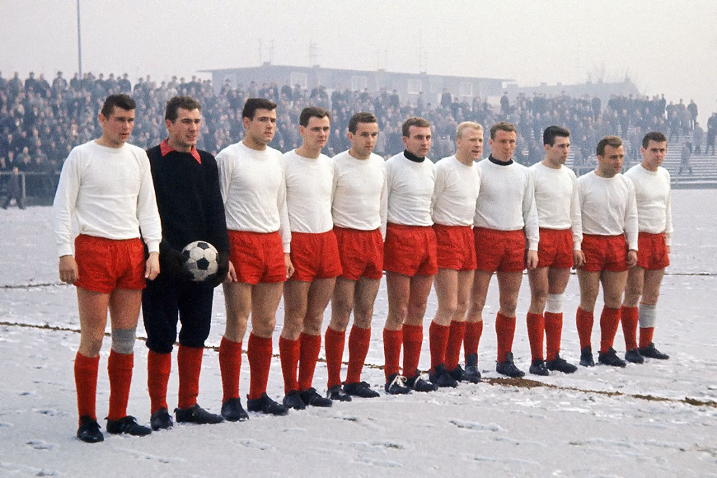 Mannschaftsfoto Rot-Weiss Essen 1963/64 - 11FREUNDE BILDERWELT