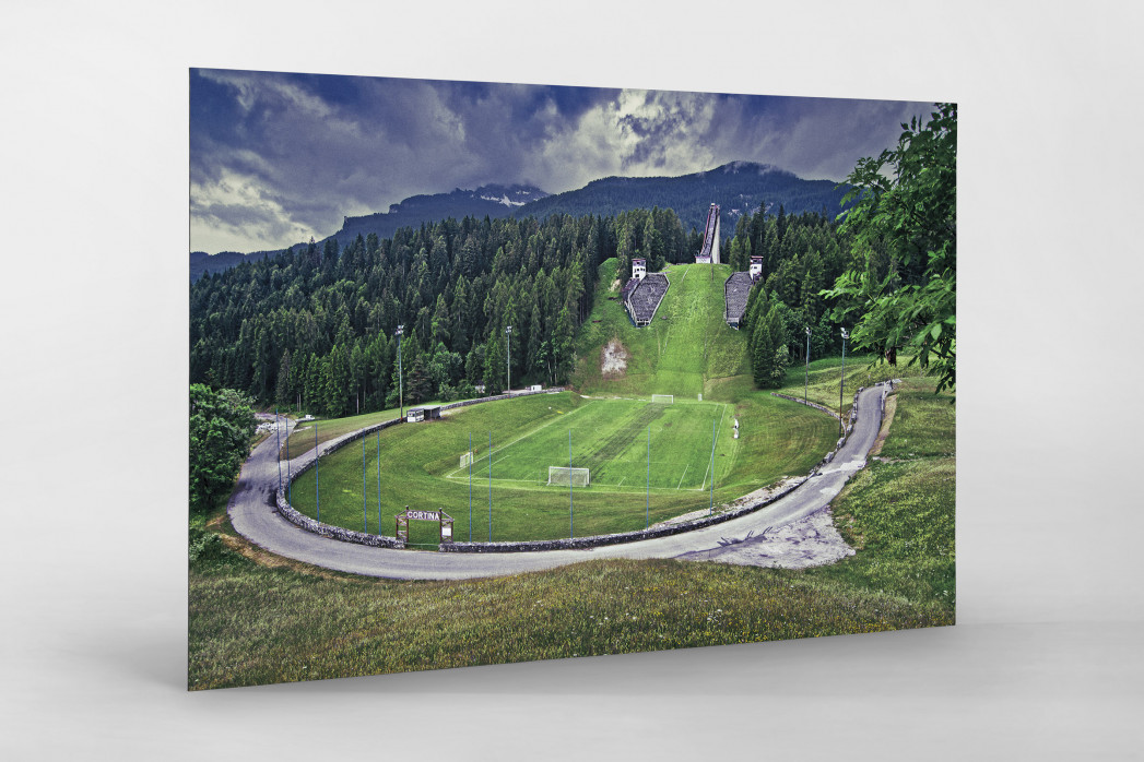 Fußballplatz an der Skisprungschanze - Foto als Wandbild