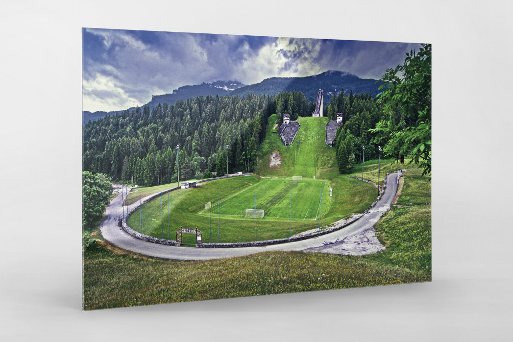 Fußballplatz an der Skisprungschanze - Foto als Wandbild