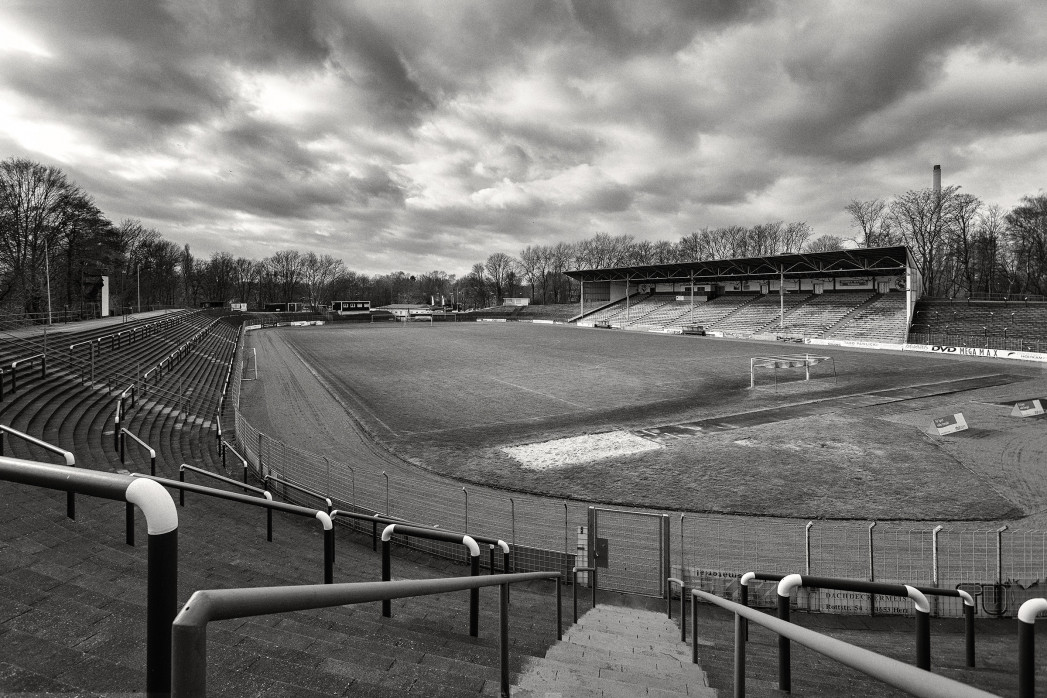 Stadion am Schloss Strünkede in Schwarzweiß - Westfalia Herne Foto von Christoph Buckstegen als Wandbild