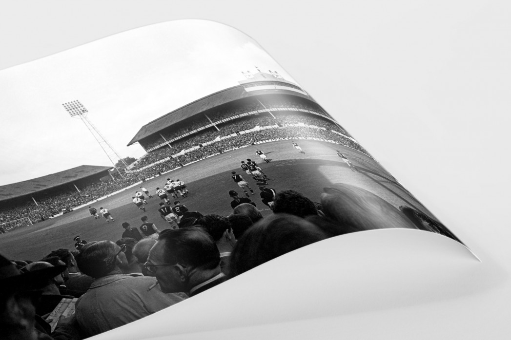Einlaufen ins Stadion an der White Hart Lane - Tottenham Hotspur vs. Aston Villa
