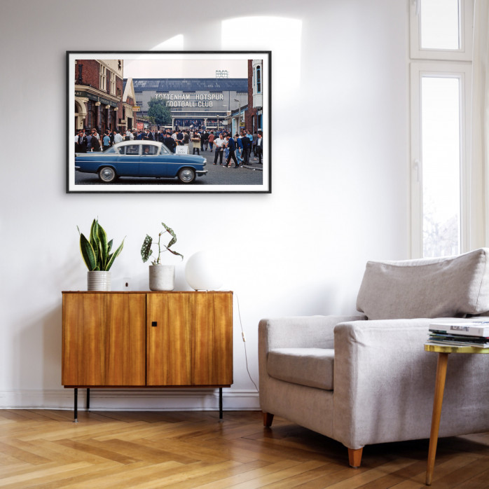Vor dem Stadion an der White Hart Lane - Fußball Wandbild - 11FREUNDE SHOP