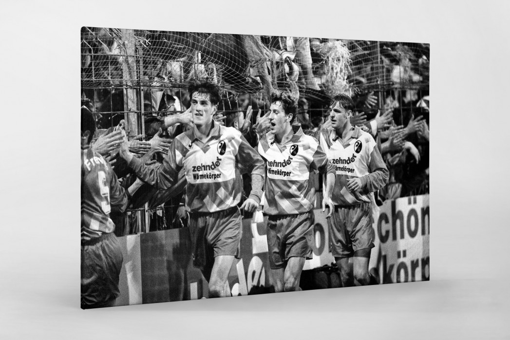 Freiburger klatschen ab - Wandbild SC Freiburg Saison 1993/94