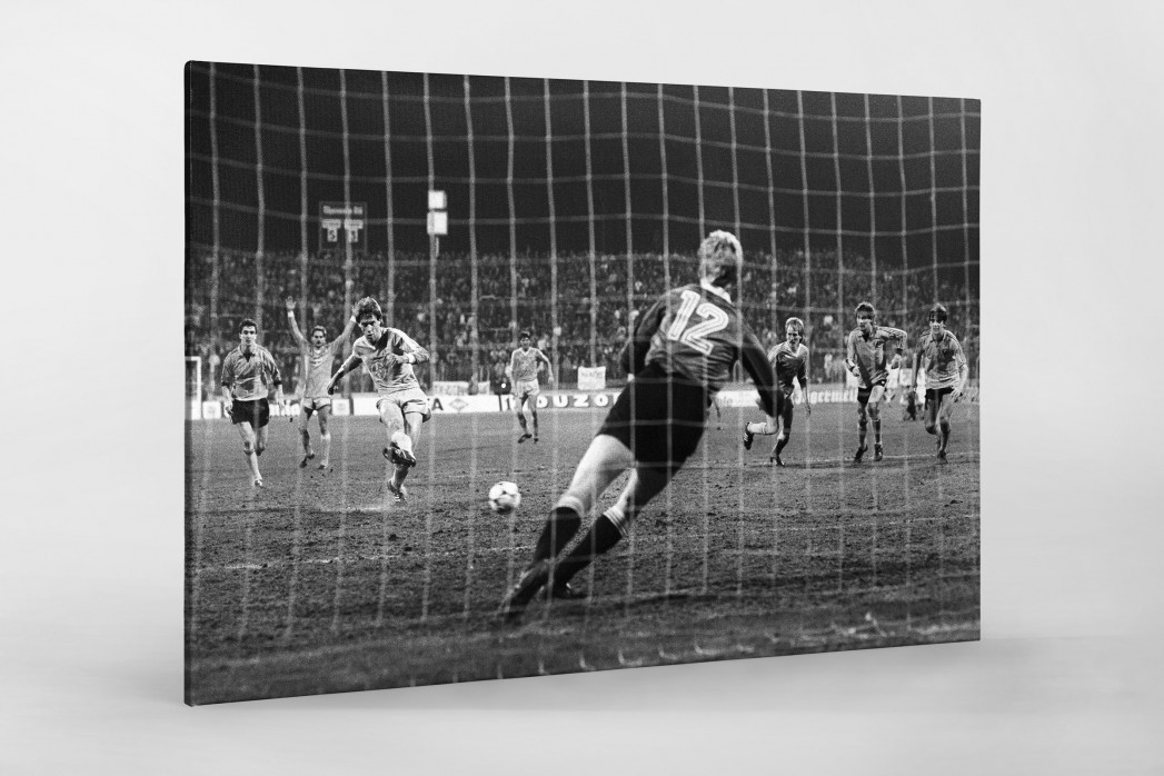 Elfer im Jahrhundertspiel - Wandbild Bayer Uerdingen vs. Dynamo Dresden