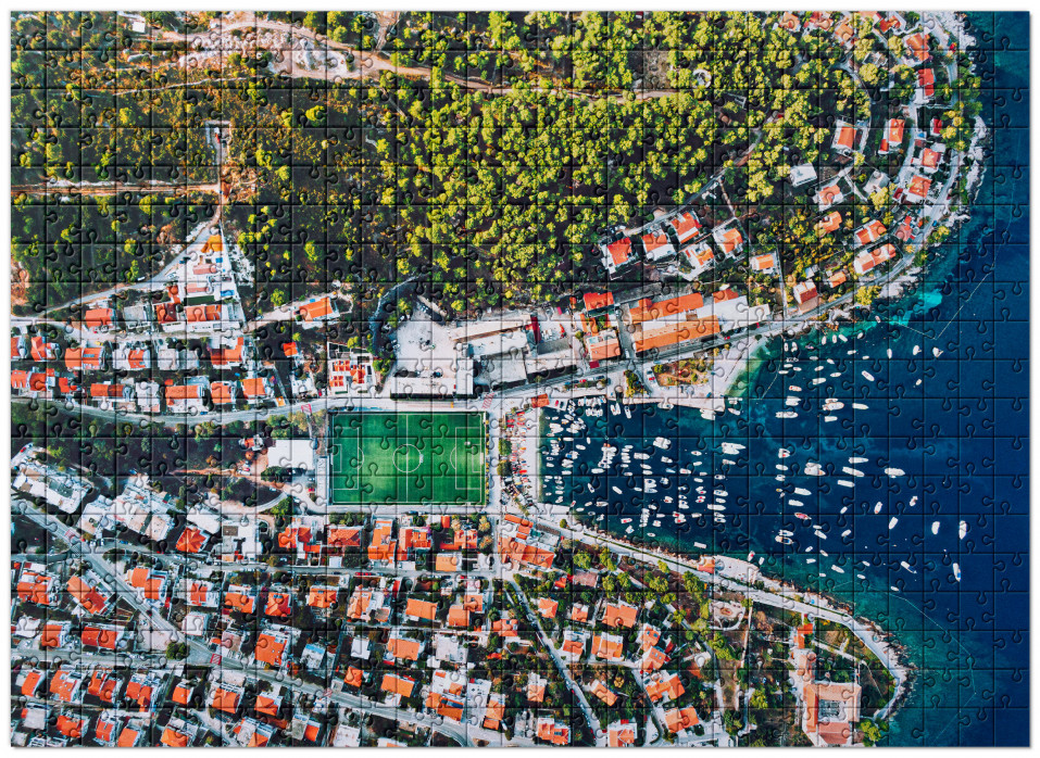 Puzzle: Fußballplatz an der kroatischen Adria