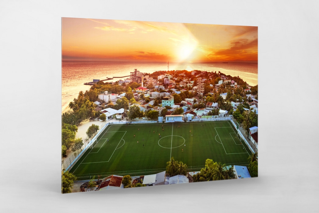 Fußballplatz auf den Malediven - Wandbild Die ganze Welt ist ein Spielfeld