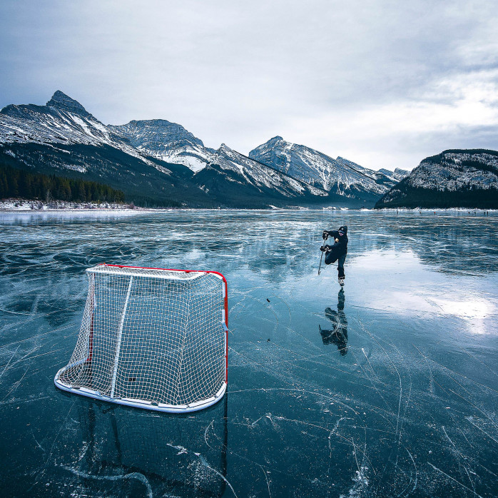 Wandbild: Eishockey in den Bergen von Alberta (2)