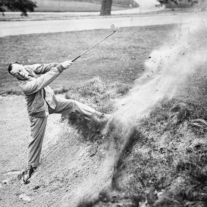 Ein kraftvoller Schlag - Sport Fotografie als Wandbild - Golf Foto - NoSports Magazin - 11FREUNDE SHOP