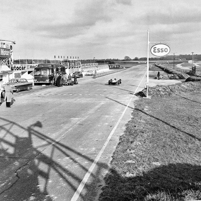 Snetterton Motor Racing Circuit 1964 - Sport Fotografie als Wandbild - Motorsport Foto - NoSports Magazin - 11FREUNDE SHOP 