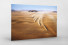 Autos im mauretanischen Sand als auf Alu-Dibond kaschierter Fotoabzug