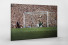 Fans hinter dem Torwart - Fußball Wandbild - 11FREUNDE SHOP