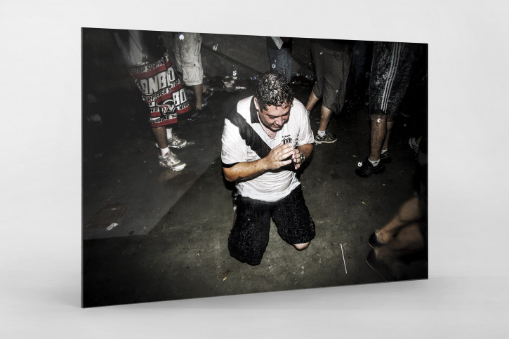Ponte Preta Fan Praying And Crying - Gabriel Uchida - 11FREUNDE BILDERWELT